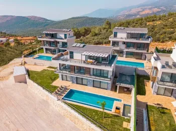 فرصت استثنایی برای خرید نه ویلا با دید دریا در Kalkan